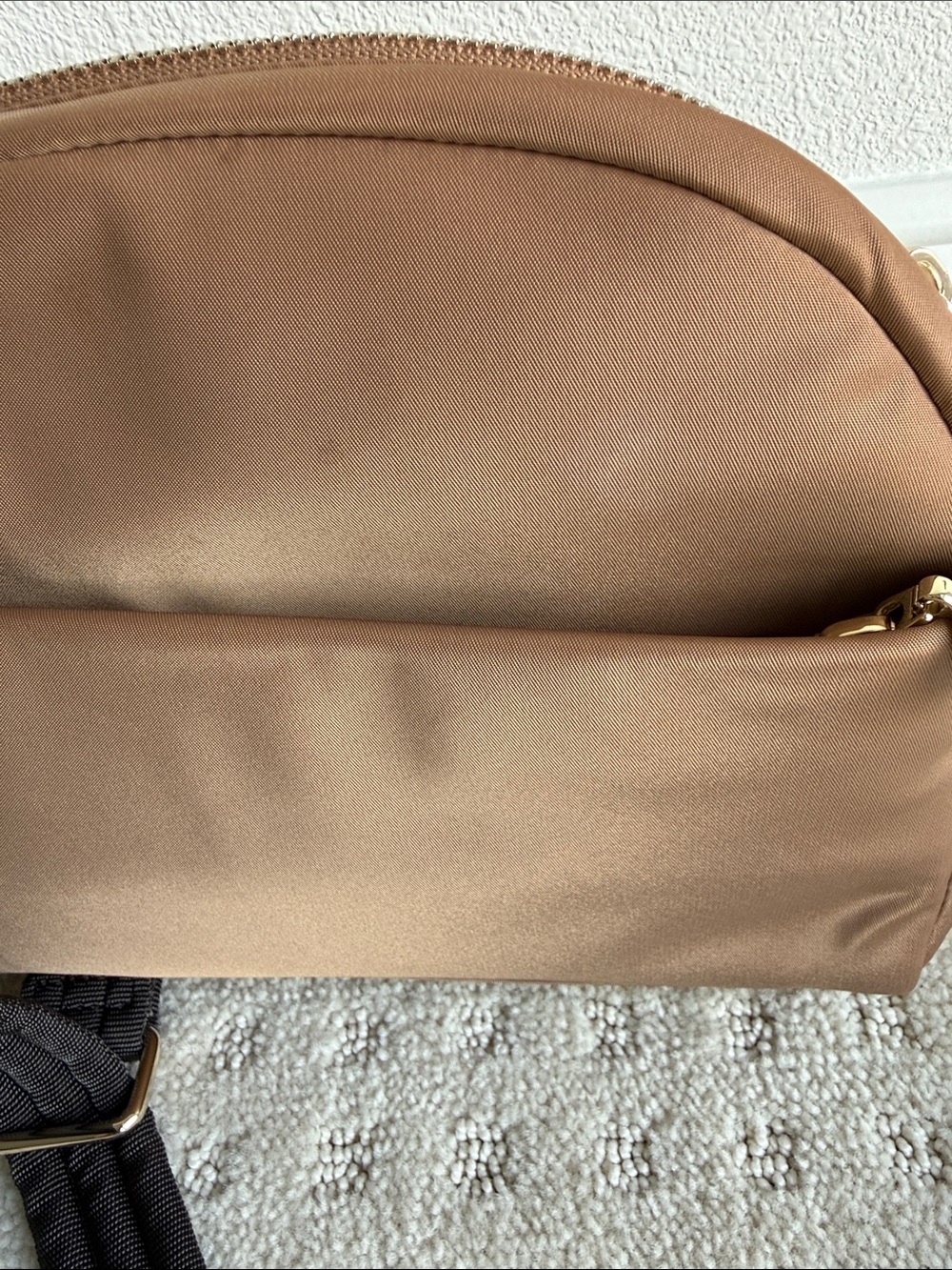Lo & Sons Tan Nouvelle Crossbody Bag with Dark Brown Strap - Picture 4 of 10